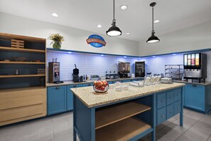 Breakfast area - Baymont Inn & Suites by Wyndham Morrow/Atlanta I-75 South (Morrow)