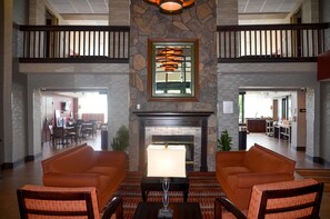 Lobby - Hampton Inn & Suites Flagstaff (Flagstaff)