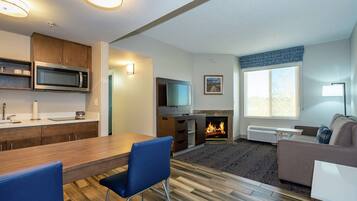 Sengetøy av topp kvalitet, blendingsgardiner og strykejern/-brett