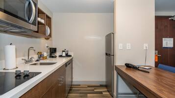 Wasserkocher mit Kaffee-/Teezubehör