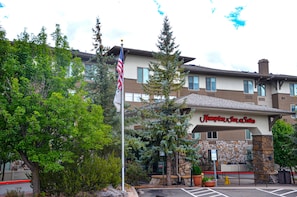 Exterior - Hampton Inn & Suites Flagstaff (Flagstaff)
