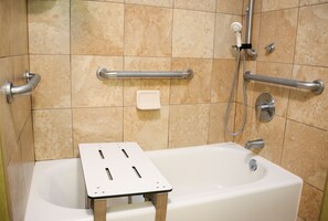 Combined shower/bathtub, free toiletries, hair dryer, towels