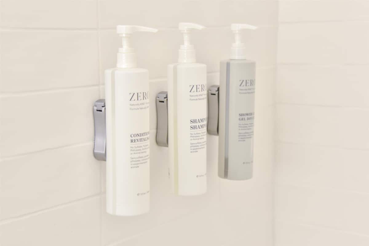 combined shower/bathtub, free toiletries, hair dryer, towels