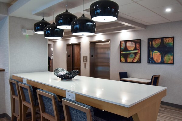 Lobby - Hampton Inn Frankfort (Frankfort)