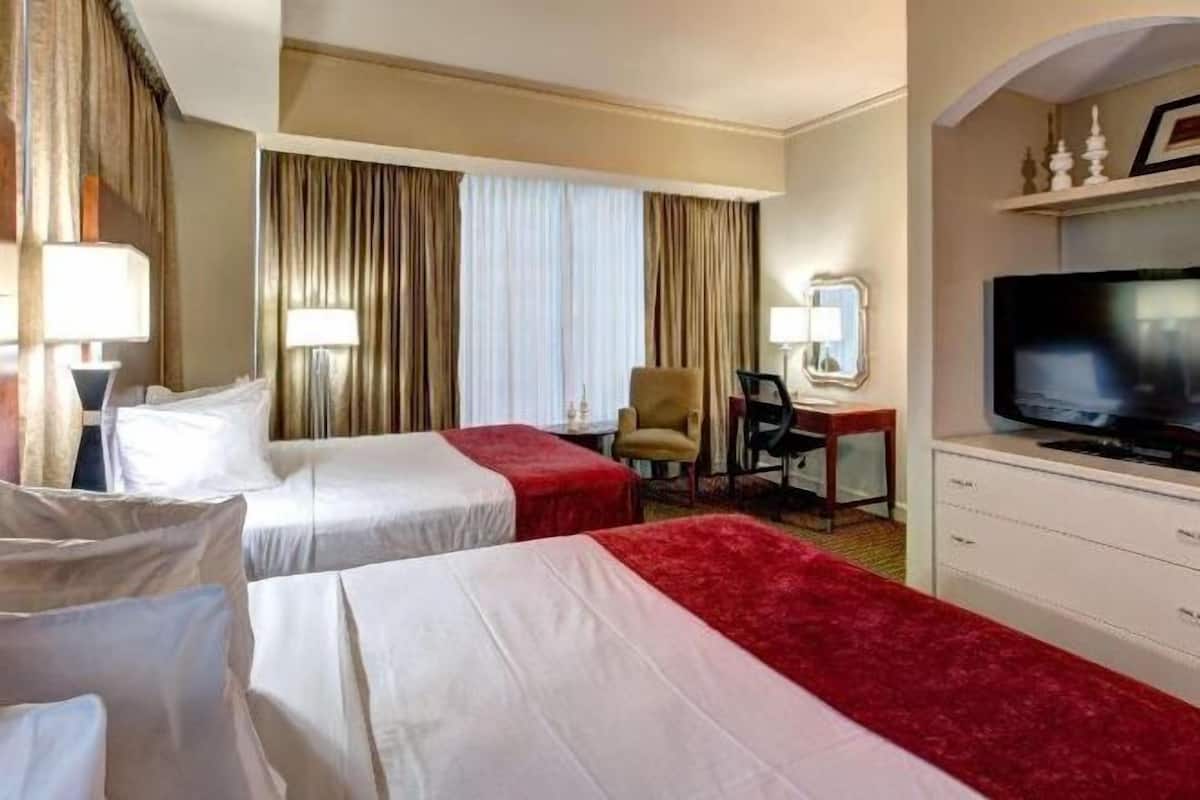 Ropa de cama de alta calidad y camas con pillow-top