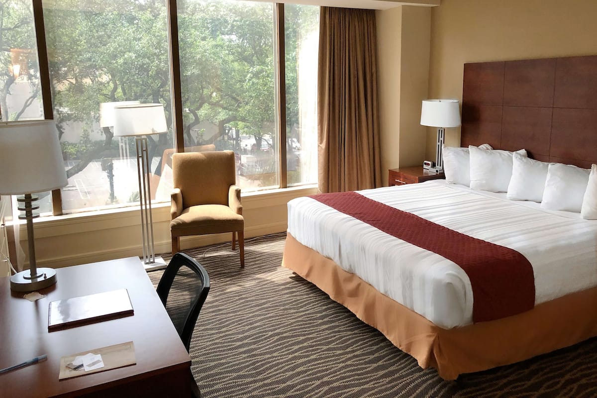 Premium bedding, pillowtop beds, in-room safe, desk