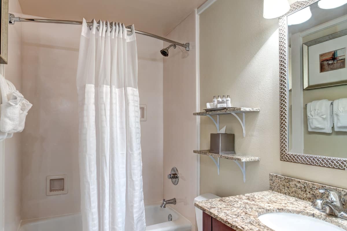 Combined shower/tub, designer toiletries, hair dryer, towels