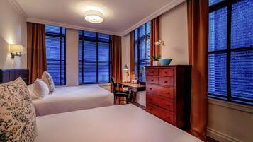Junior Suite, 2 Queen Beds, Corner | Egyptian cotton sheets, minibar, in-room safe, desk
