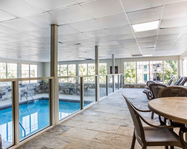 Indoor pool, pool loungers