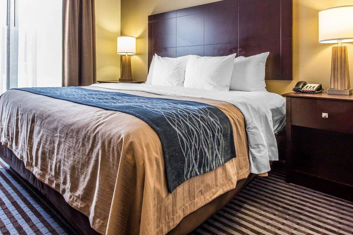 1 bedroom, premium bedding, pillowtop beds, desk