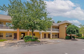 Exterior - Extended Stay America Select Suites Atlanta Cumberland Mall (Smyrna)