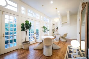 Lobby sitting area - Swann House Historic Dupont Circle Inn (Washington)