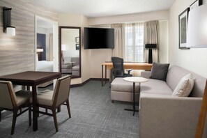 套房, 1 间卧室 | 起居区 | 平板电视、收费电影