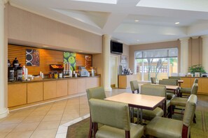 Free daily continental breakfast 