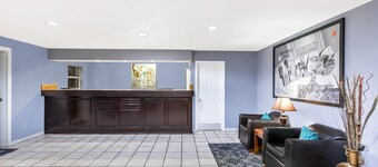 Super 8 by Wyndham Cleburne