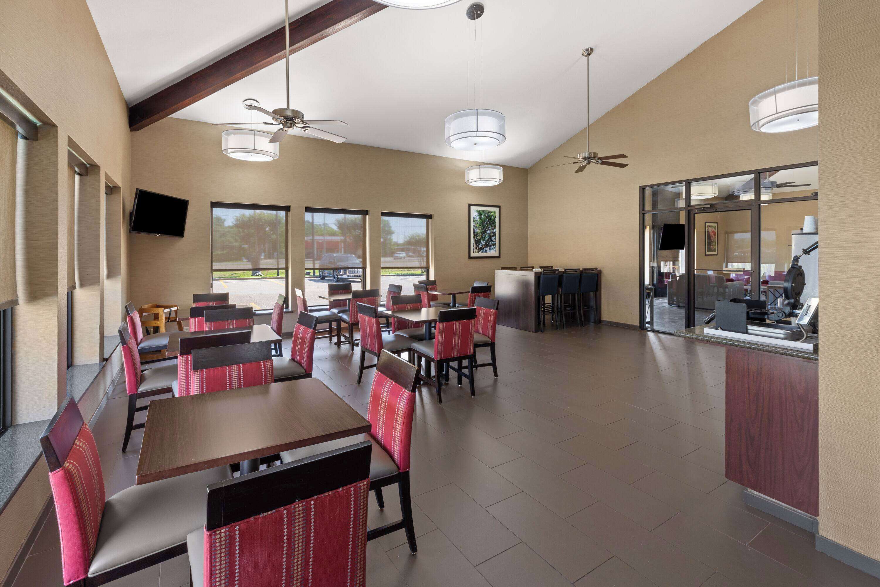 Photo - Super 8 by Wyndham Alexandria LA