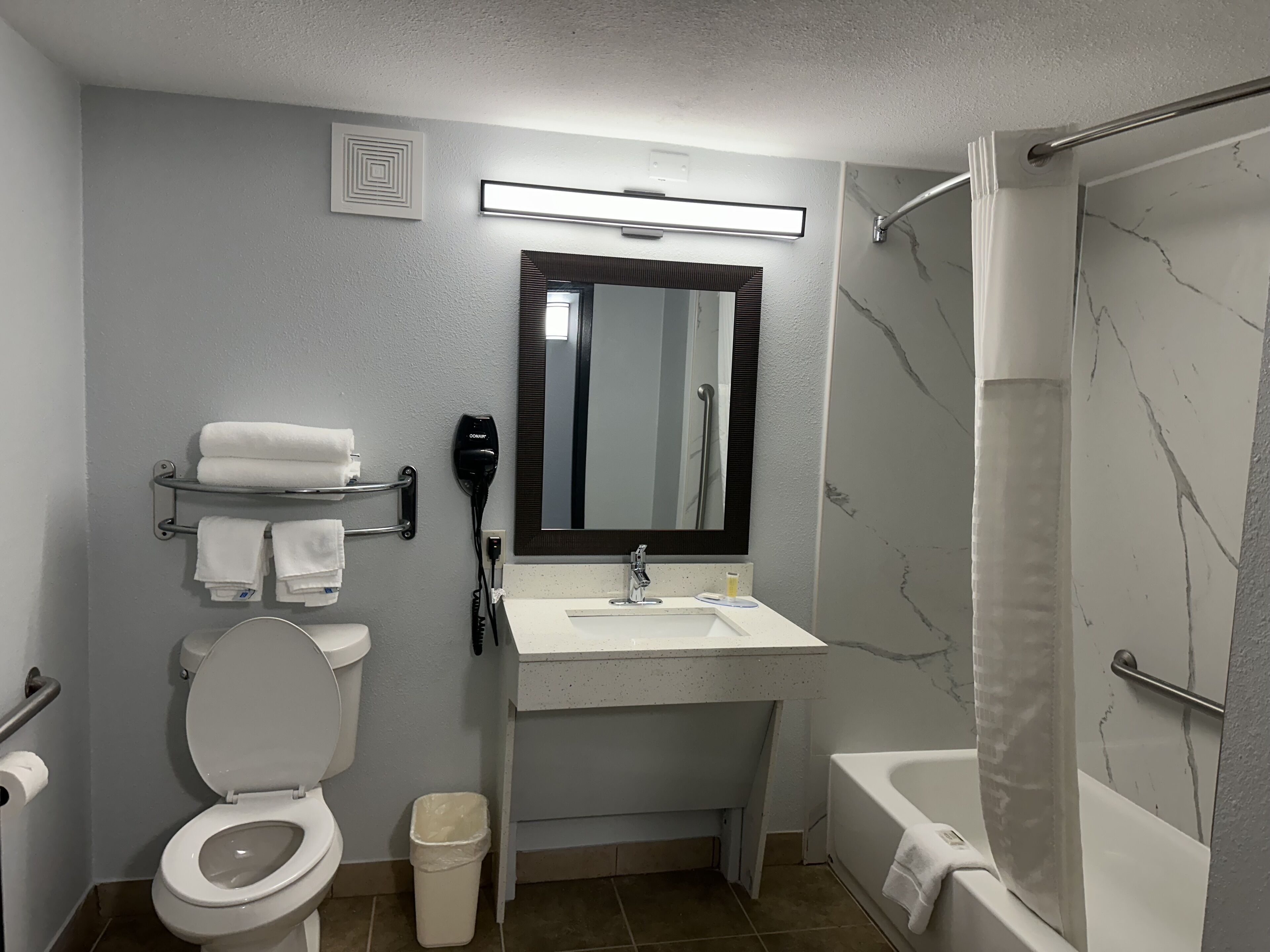 Photo - Super 8 by Wyndham Alexandria LA