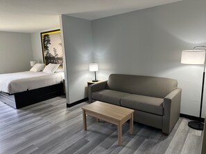 1 King Bed, Studio Suite, Non-Smoking | Desk, laptop workspace, iron/ironing board, free WiFi