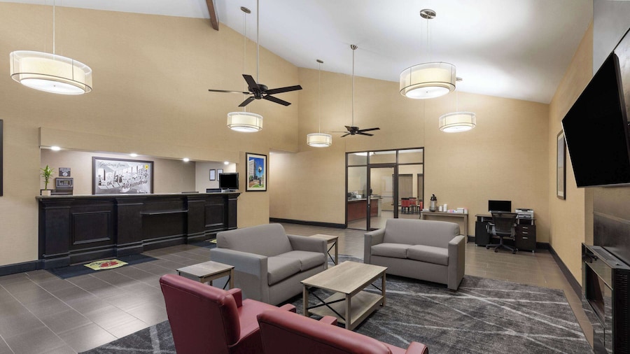 Super 8 by Wyndham Alexandria LA