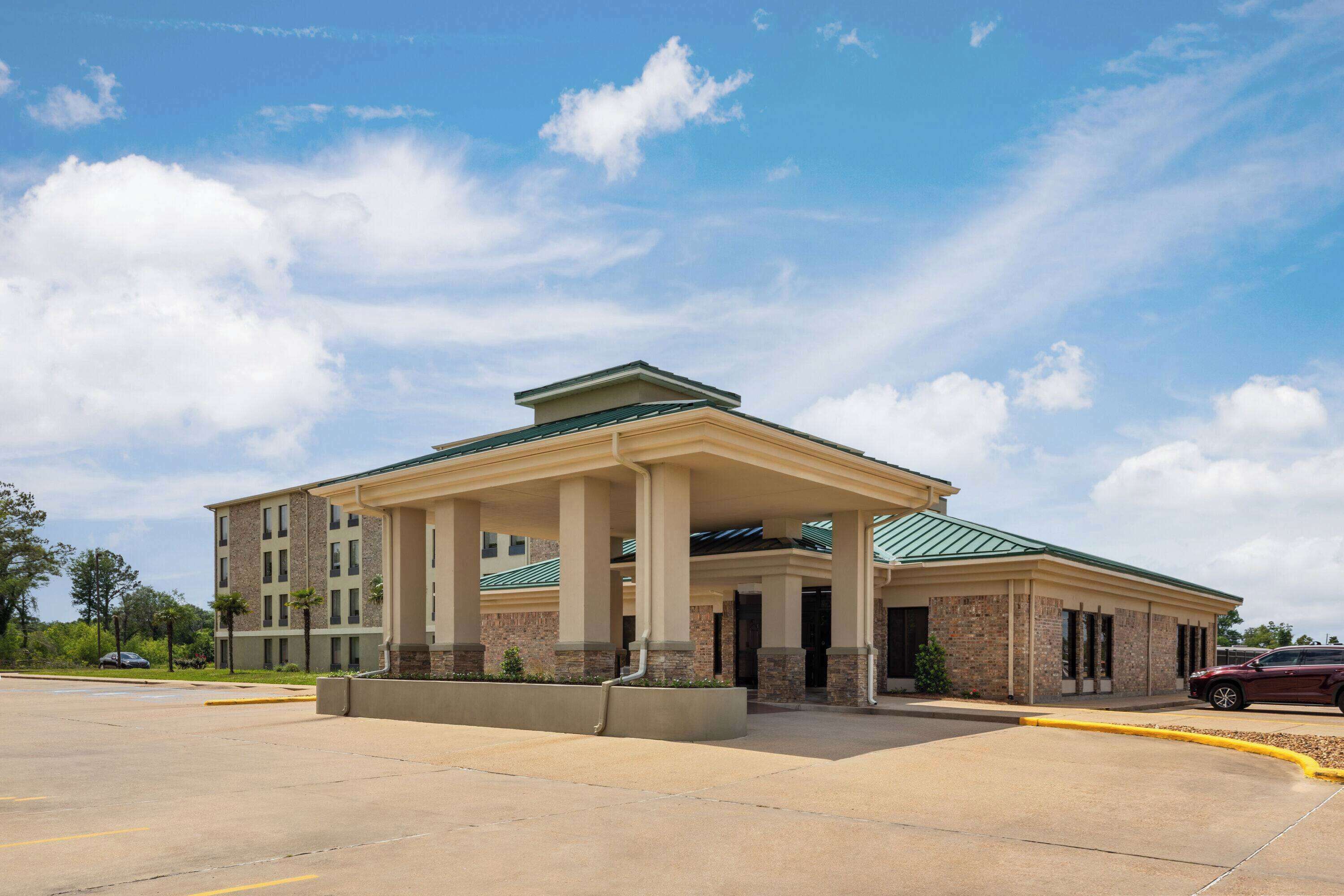 Photo - Super 8 by Wyndham Alexandria LA