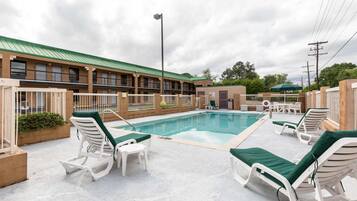 Piscina externa sazonal