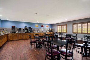 Free daily continental breakfast - Quality Inn & Suites Oklahoma City North (Oklahoma City)