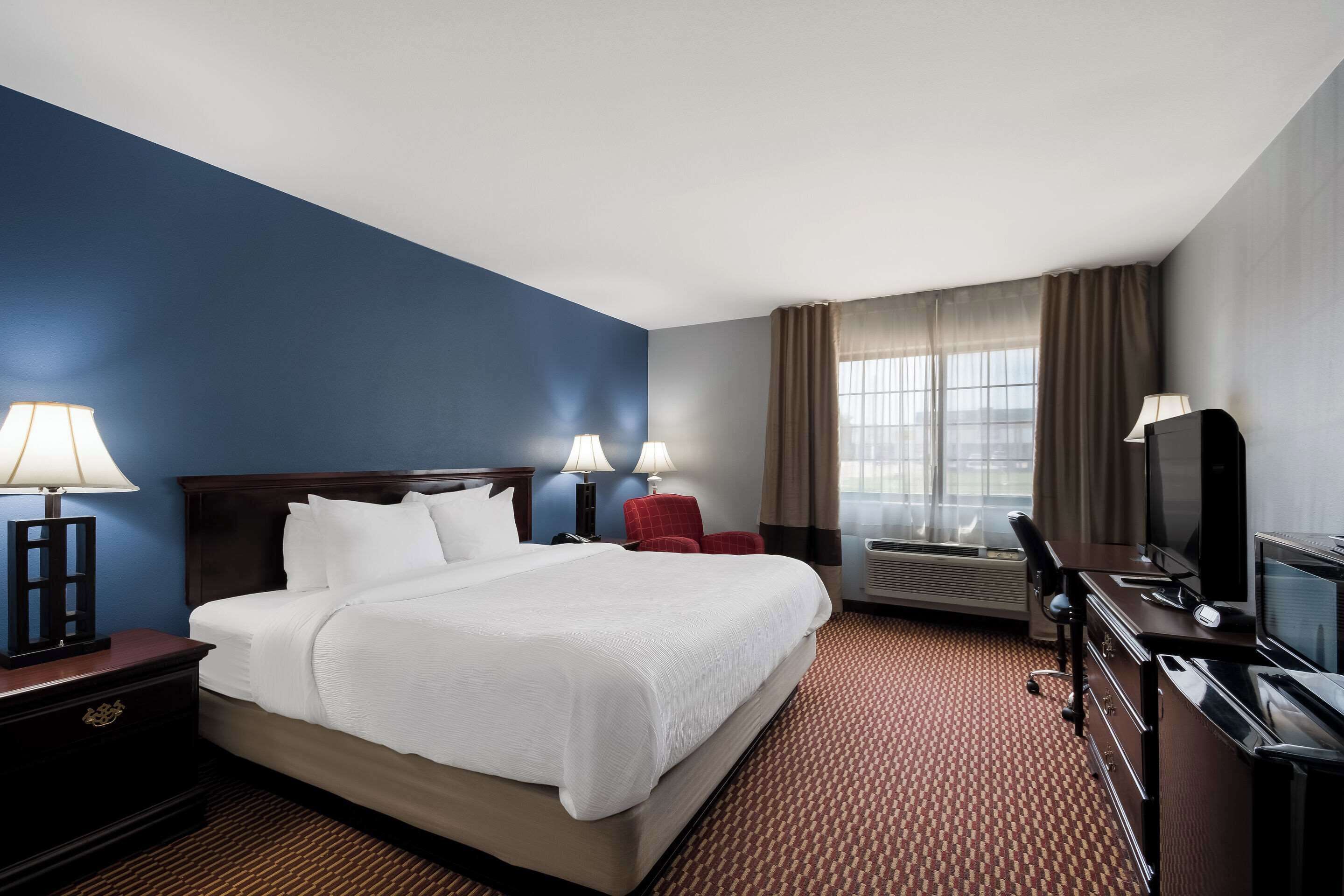 Habitación, 1 cama de matrimonio grande, accesible para personas con discapacidad, no fumadores | Colchones con acolchado adicional y escritorio