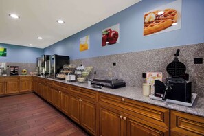 Free daily continental breakfast - Quality Inn & Suites Oklahoma City North (Oklahoma City)