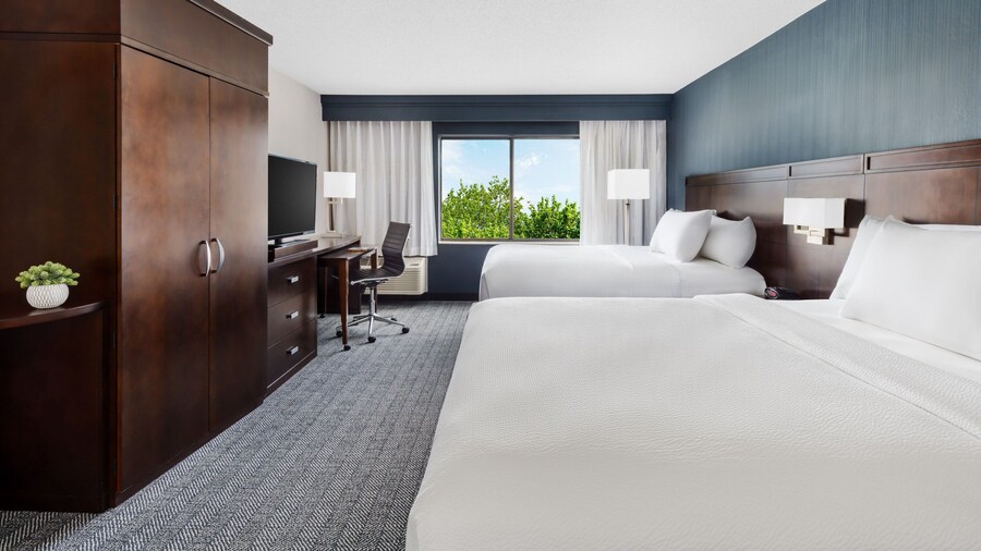 Courtyard by Marriott Manchester - Boston Regional Airport