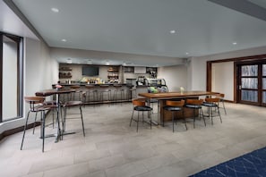 Bar (on property) - Courtyard by Marriott Manchester - Boston Regional Airport (Manchester)