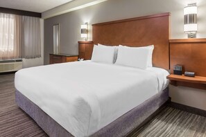 Sengetøy av topp kvalitet, safe på rommet og skrivebord