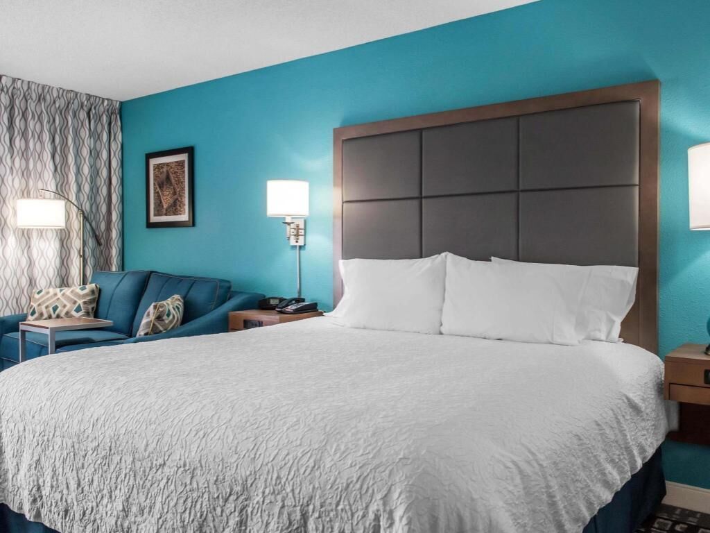 Caja de seguridad en la habitación y escritorio 