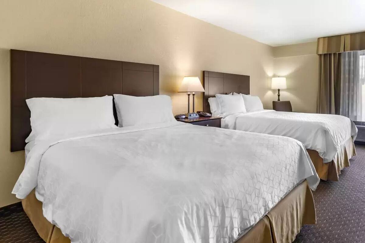 Desk, iron/ironing board, WiFi (free), bed sheets