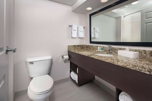 Chambre Standard, 2 grands lits, non-fumeur | Bureau, fer et planche Ă repasser, accĂšs au Wi-Fi (inclus)
