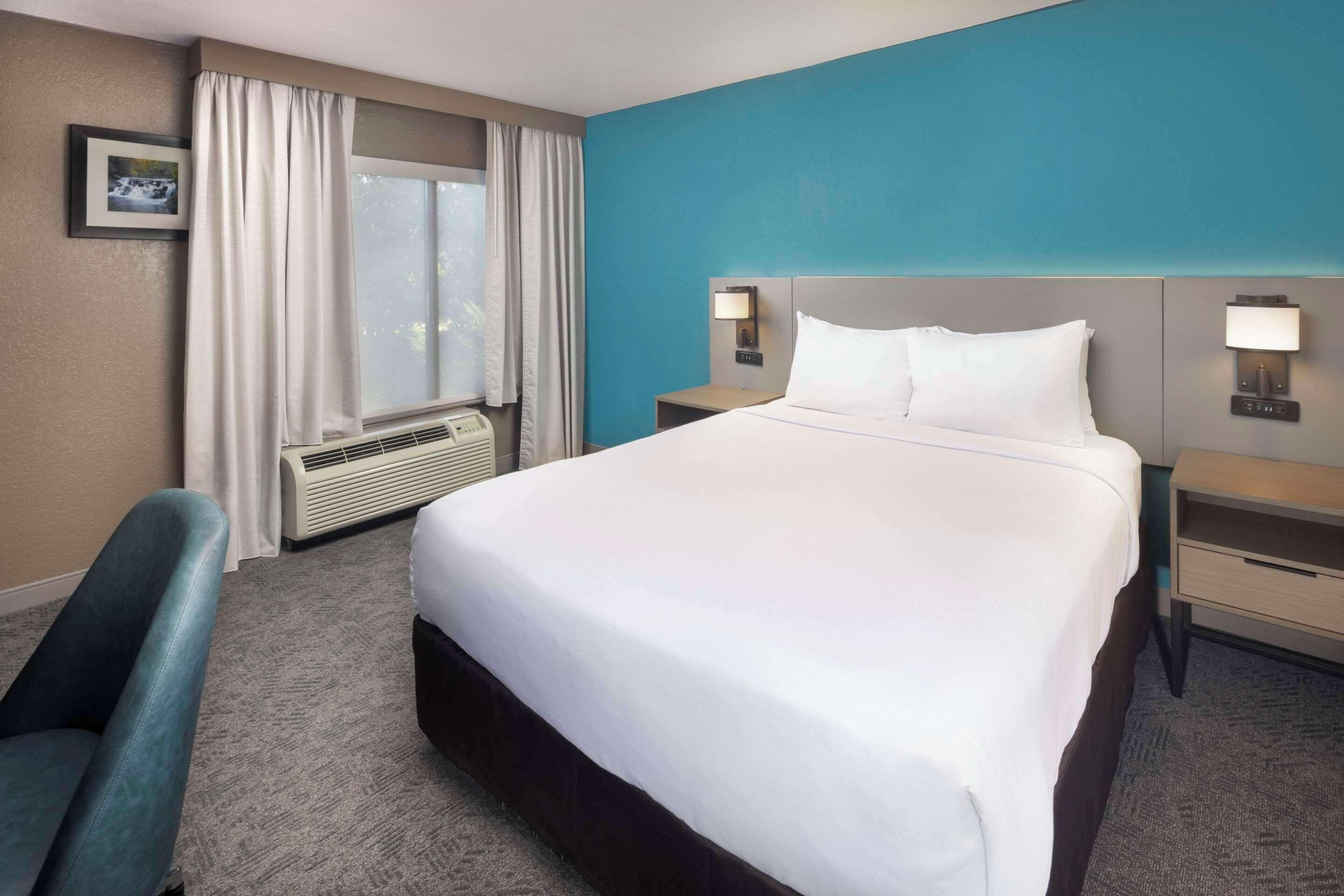 desk, iron/ironing board, free wifi, bed sheets