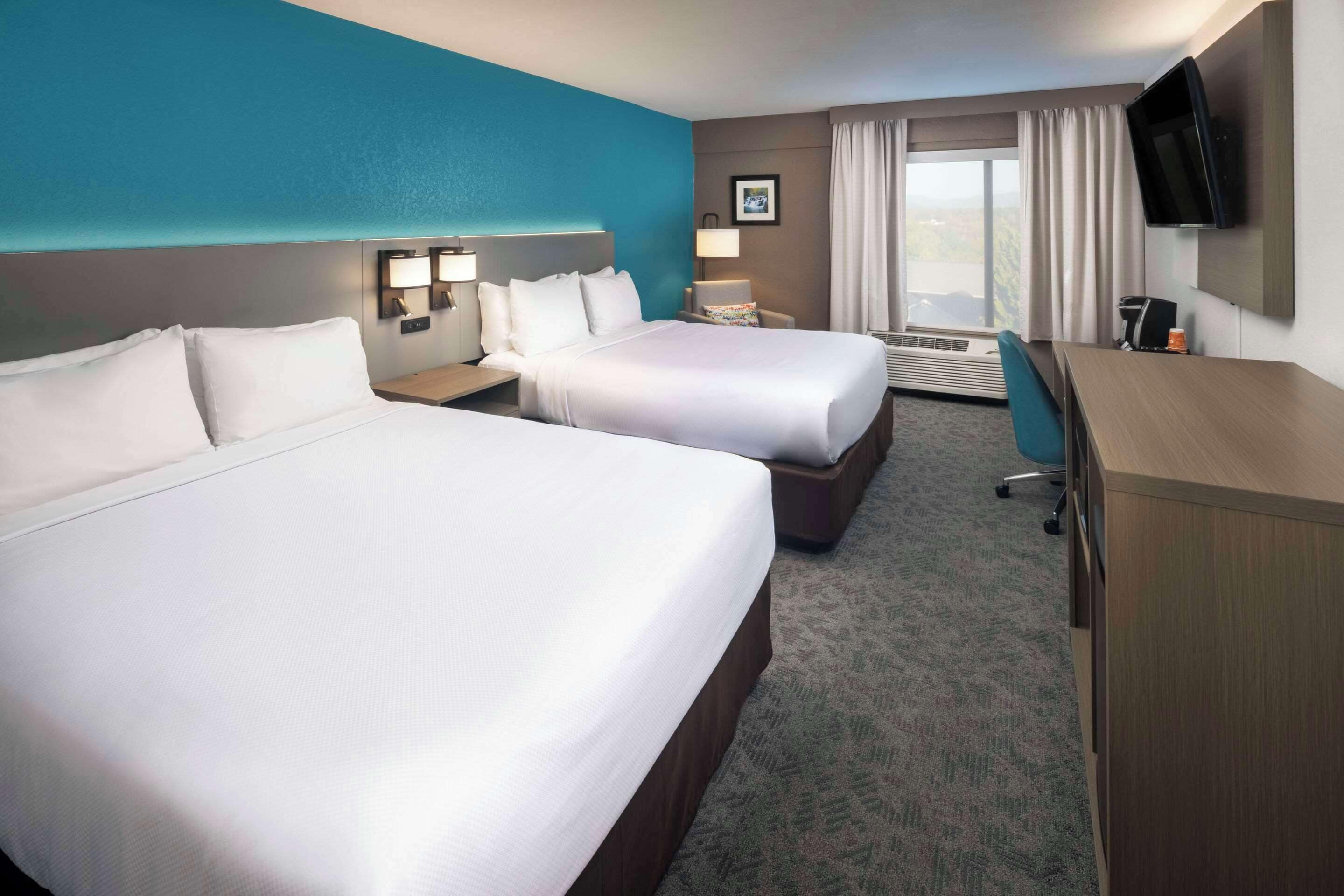 standard room, 2 queen beds, non smoking | desk, iron/ironing board, free wifi, bed sheets