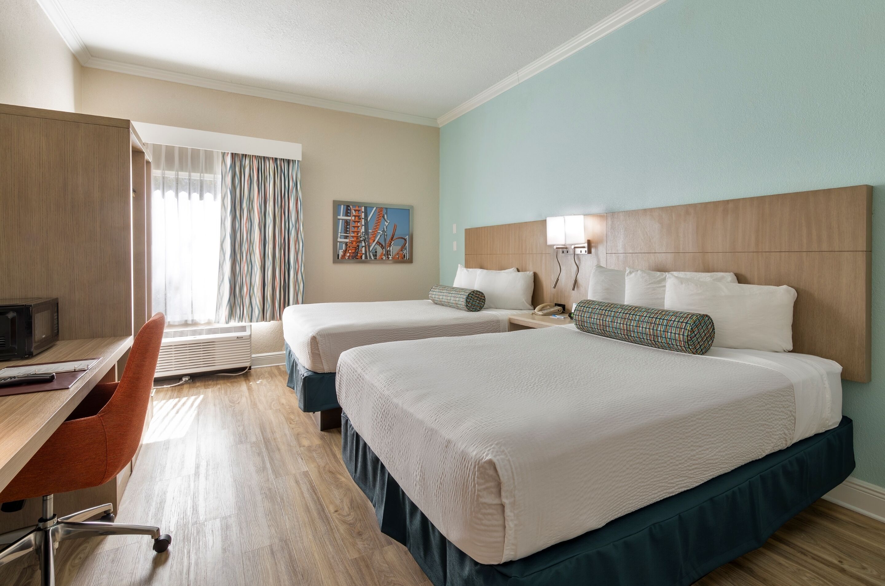 double room | 1 bedroom, pillow-top beds, in-room safe, desk