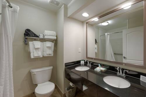 Quarto casal | Banheiro | Produtos de toalete grátis, secador de cabelo, toalhas de banho