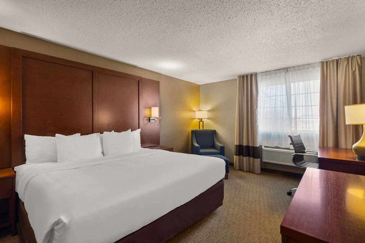 desk, iron/ironing board, cots/infant beds, rollaway beds