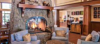 羅徹斯特 - 維克托希爾頓歡朋套房飯店