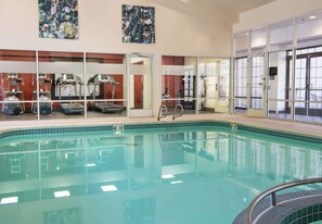 Una piscina cubierta