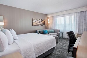 In-room safe, desk, laptop workspace, blackout drapes - Courtyard by Marriott Detroit Pontiac/Auburn Hills (Pontiac)