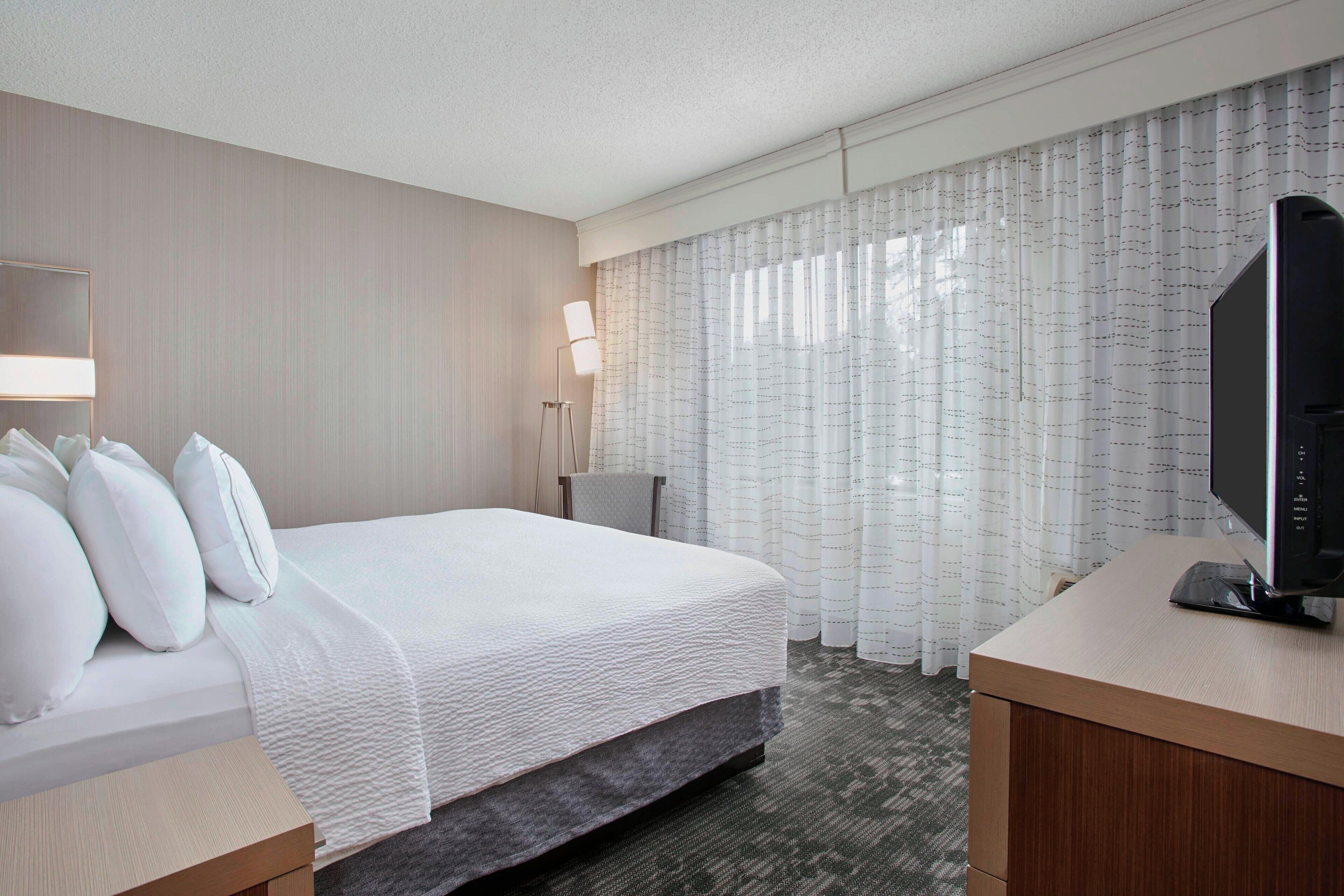 suite, 1 bedroom | in-room safe, desk, laptop workspace, blackout curtains