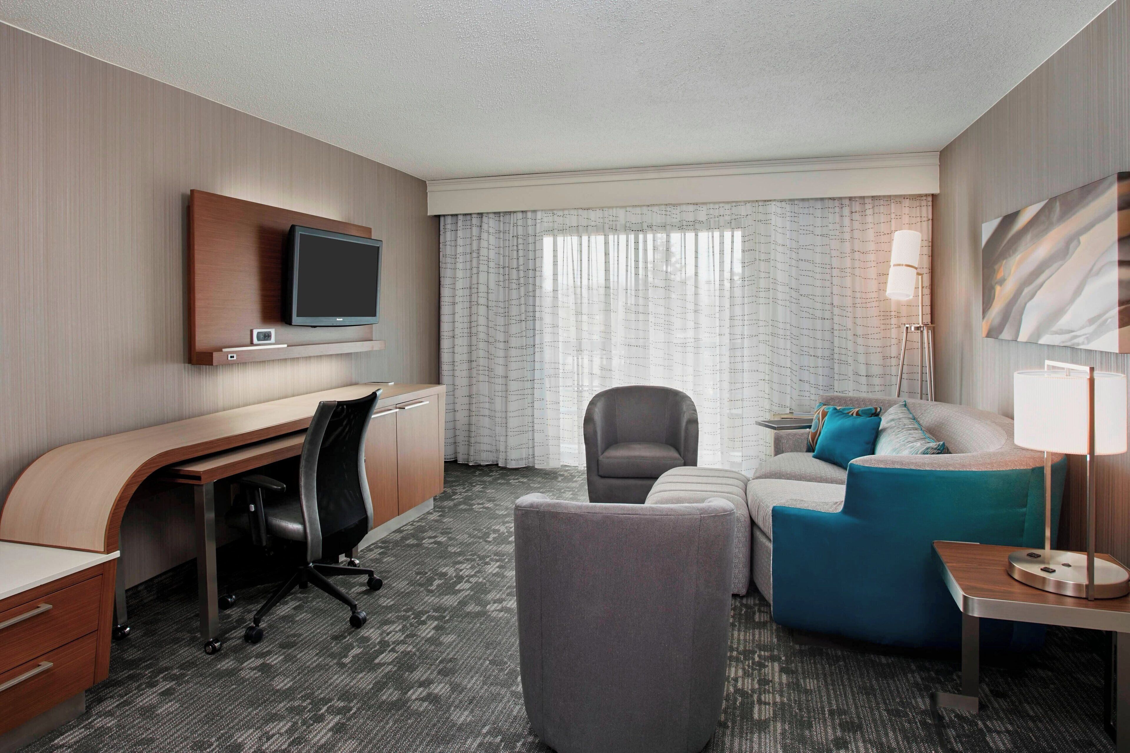 suite, 1 bedroom | in-room safe, desk, laptop workspace, blackout curtains