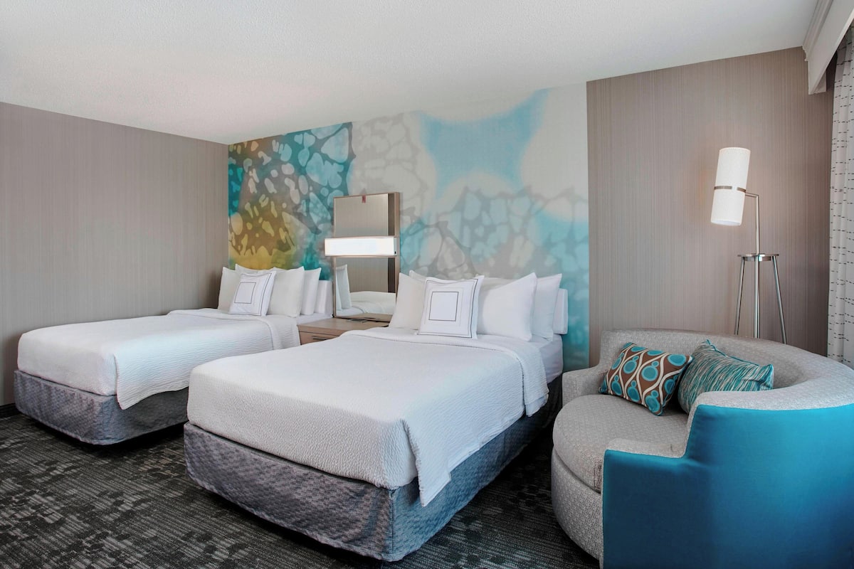 In-room safe, desk, laptop workspace, blackout drapes