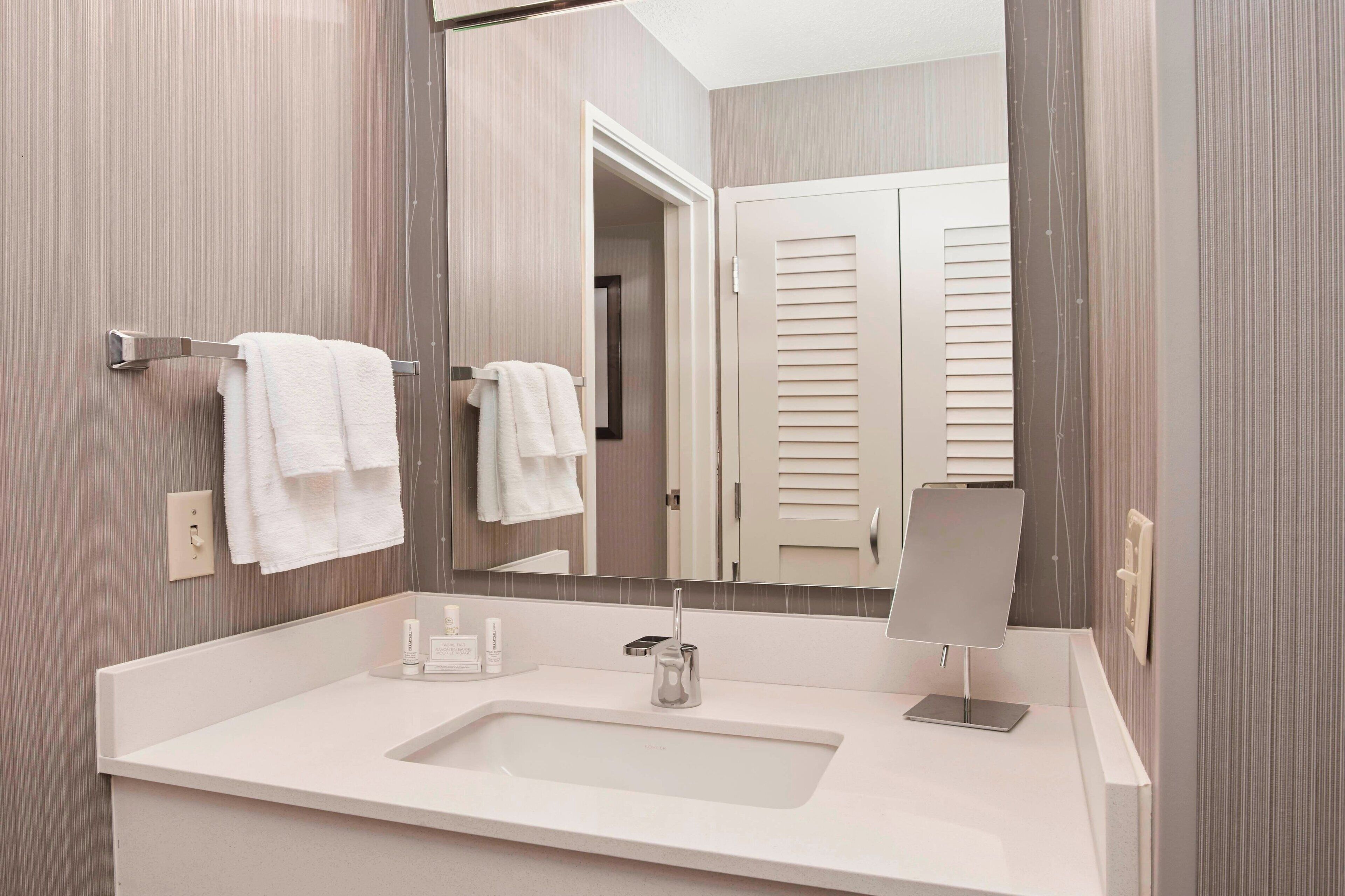 combined shower/bathtub, free toiletries, hair dryer, towels