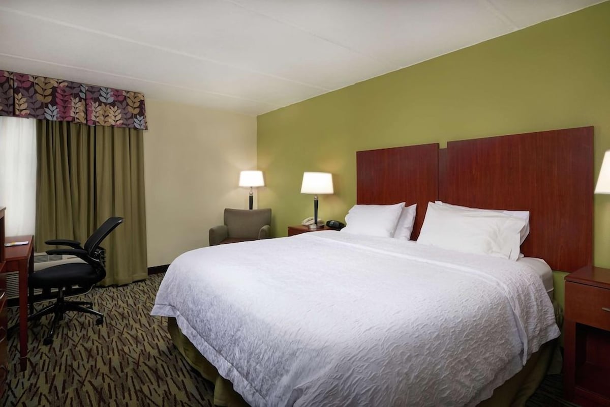 Desk, iron/ironing board, WiFi (free), alarm clocks