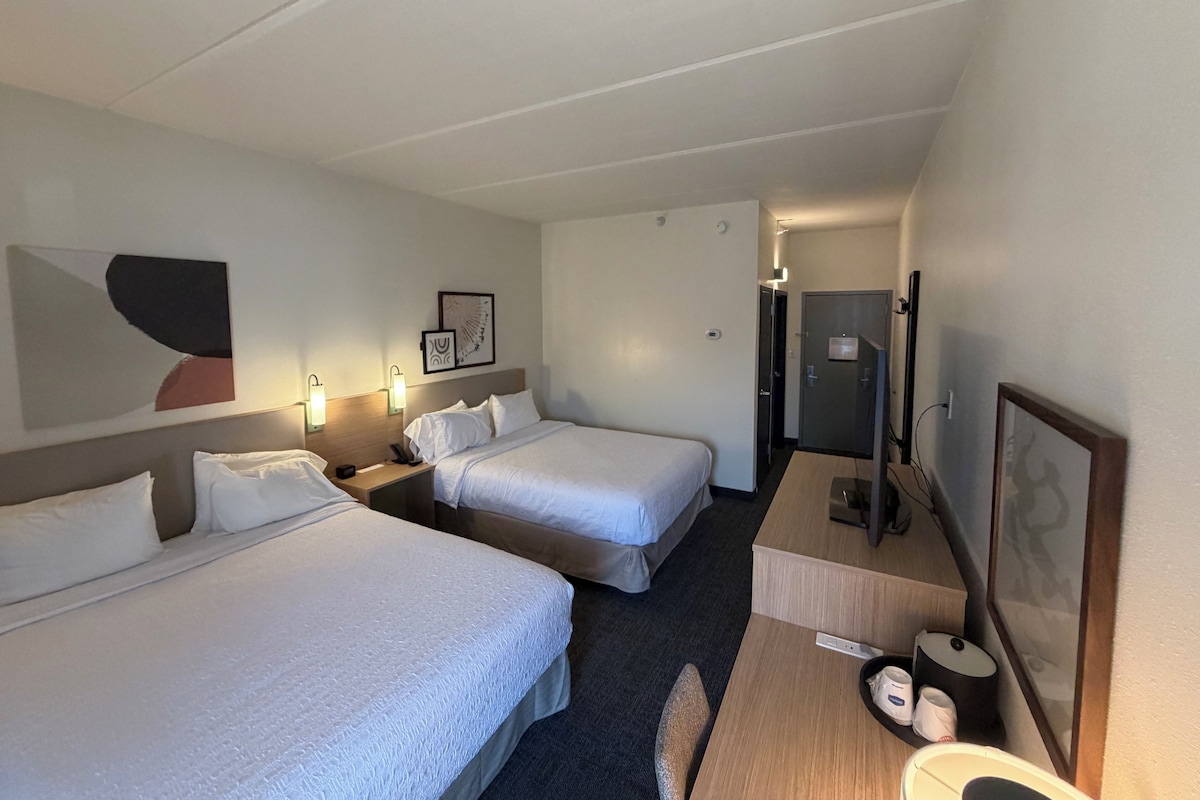 Room, 2 Queen Beds, Microwave | Desk, iron/ironing board, WiFi (free), alarm clocks