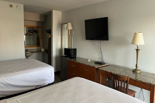 WiFi (free), bed sheets