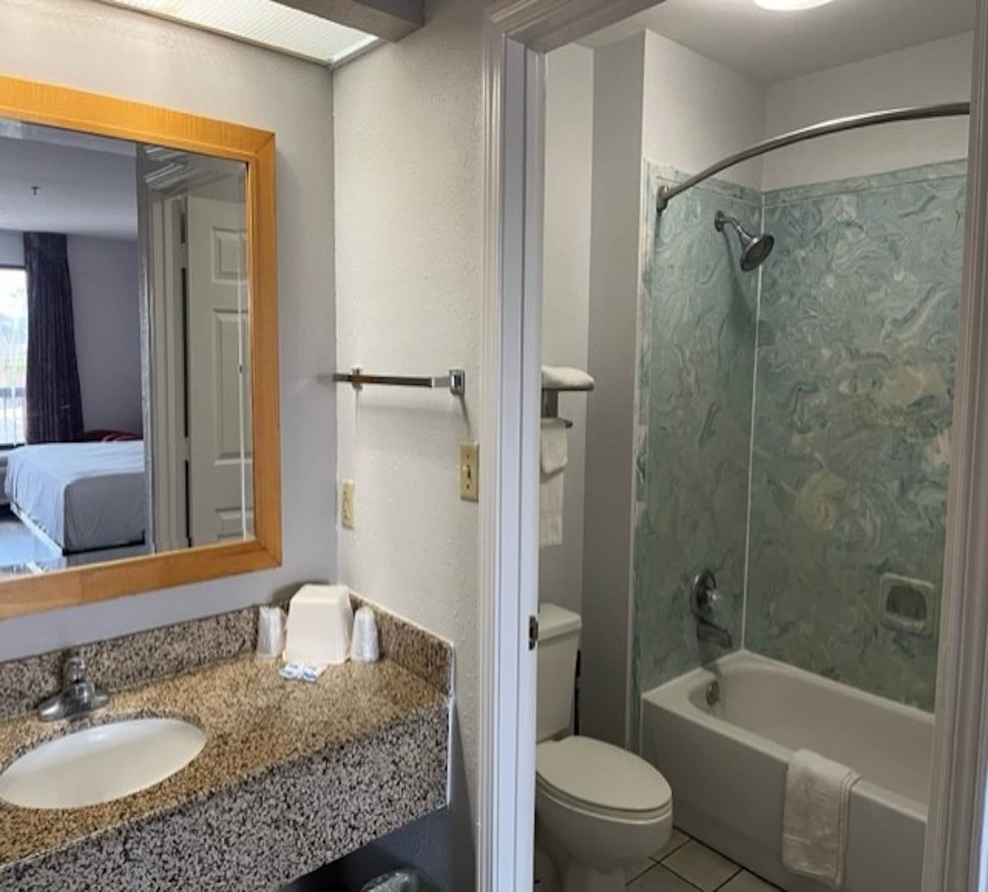 Suihkun ja ammeen yhdistelmä, pyyhkeet